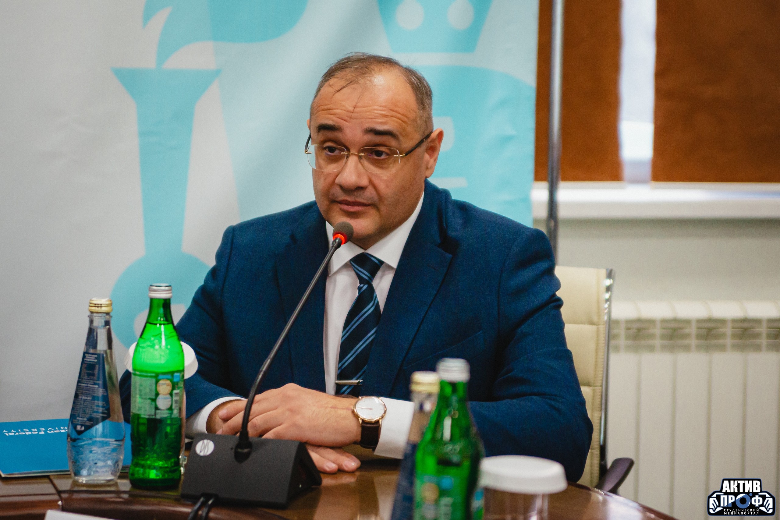 Ректор КФУ представил коллективу НЧИ КФУ нового директора Ректор КФУ представил коллективу НЧИ КФУ нового директора