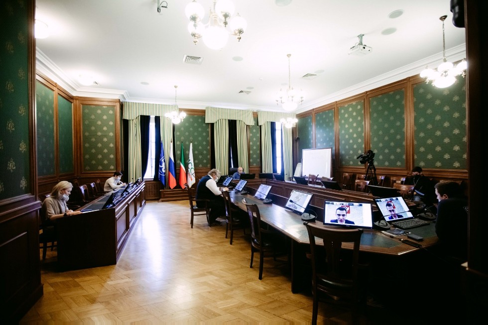 Ректор КФУ принял участие в заседании 'Клуба десяти' Ректор КФУ принял участие в заседании 'Клуба десяти'