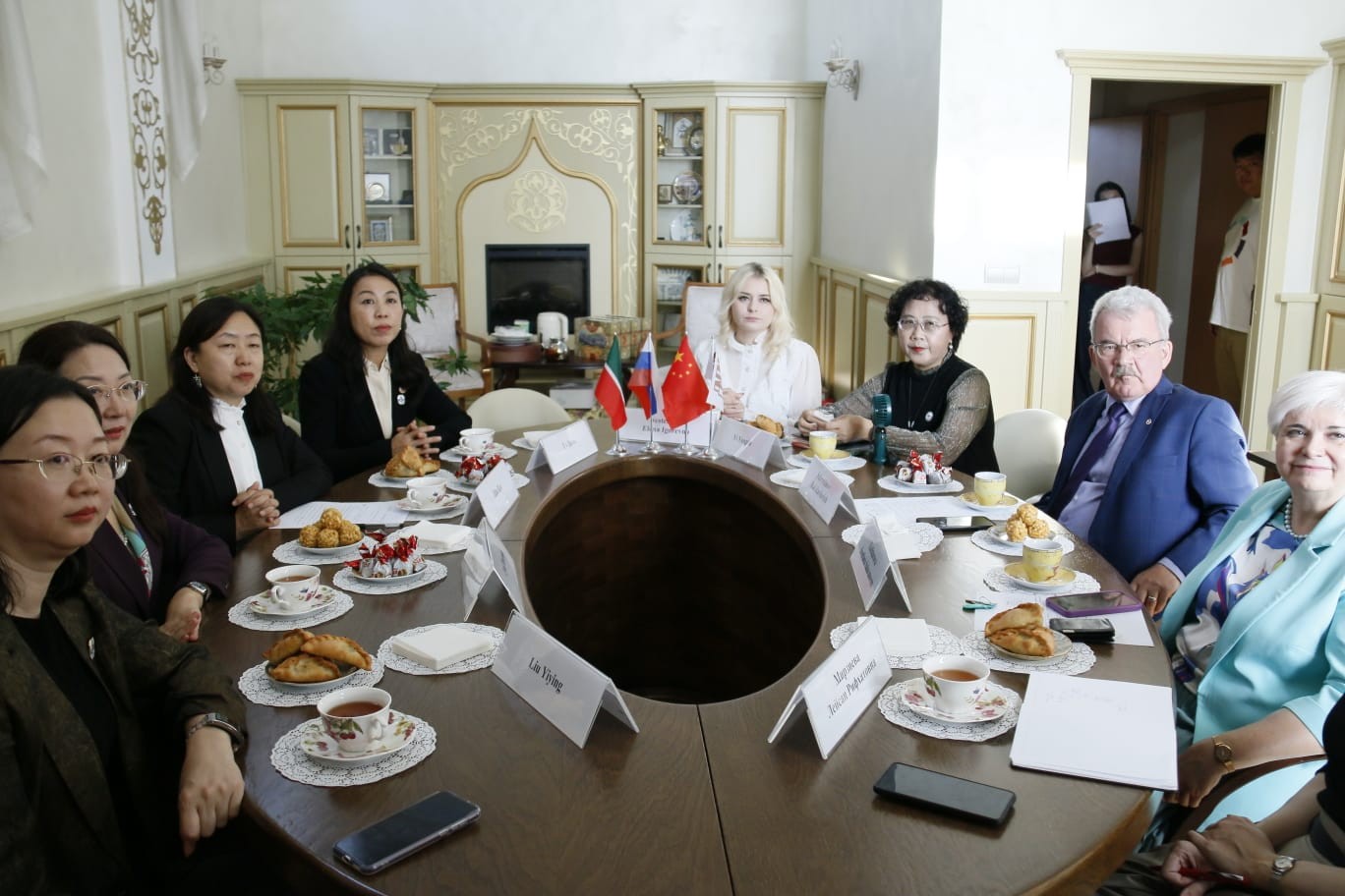 Делегация Шаньдунского педагогического университета посетила ИМОИиВ Делегация Шаньдунского педагогического университета посетила ИМОИиВ