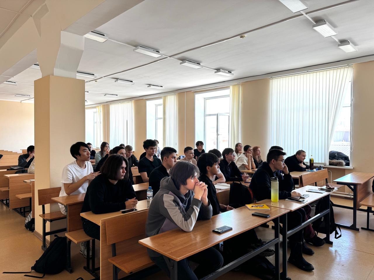 Студенты ИИРСИ поддержали защитников Отечества в рамках тематической встречи Студенты ИИРСИ поддержали защитников Отечества в рамках тематической встречи