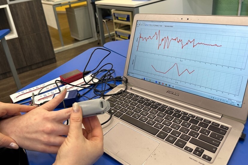 На базе Дома научной коллаборации им. К.А. Валиева проходят занятия по подготовке будущих учителей начальных классов по дисциплине 'Внеклассная работа по математике' На базе Дома научной коллаборации им. К.А. Валиева проходят занятия по подготовке будущих учителей начальных классов по дисциплине 'Внеклассная работа по математике'