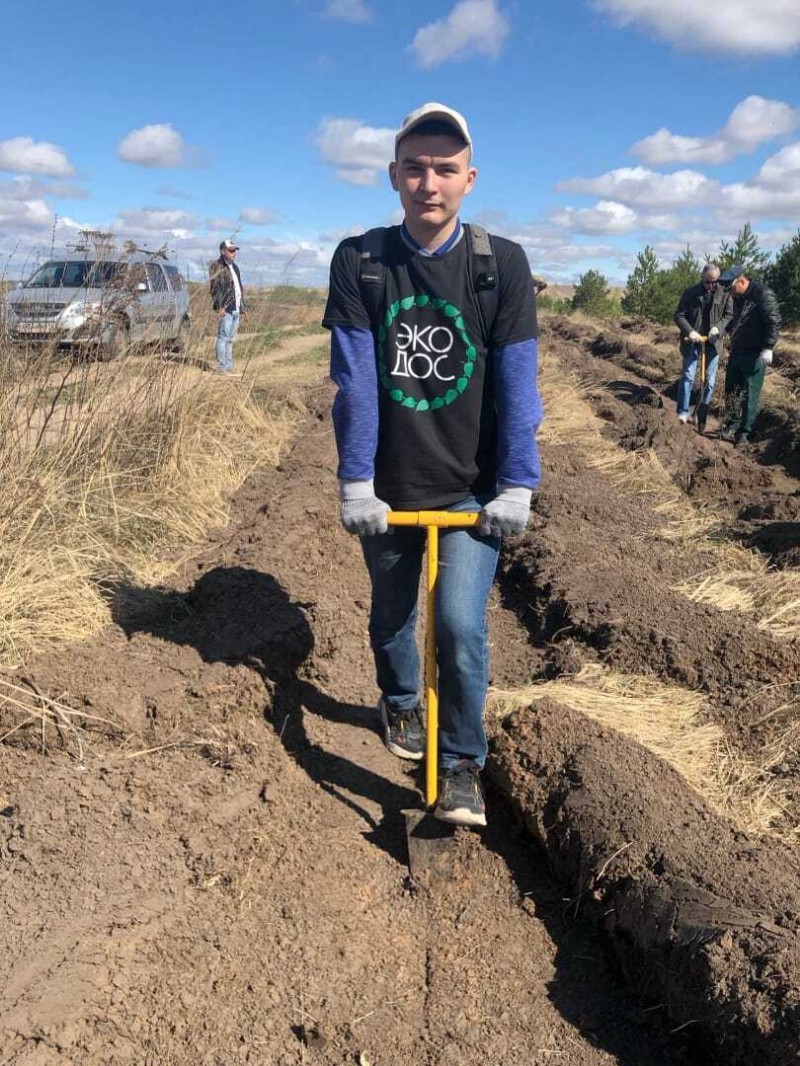 Эковолонтеры Елабужского института КФУ приняли участие в международной акции посадки деревьев 'Сад Памяти' Эковолонтеры Елабужского института КФУ приняли участие в международной акции посадки деревьев 'Сад Памяти'