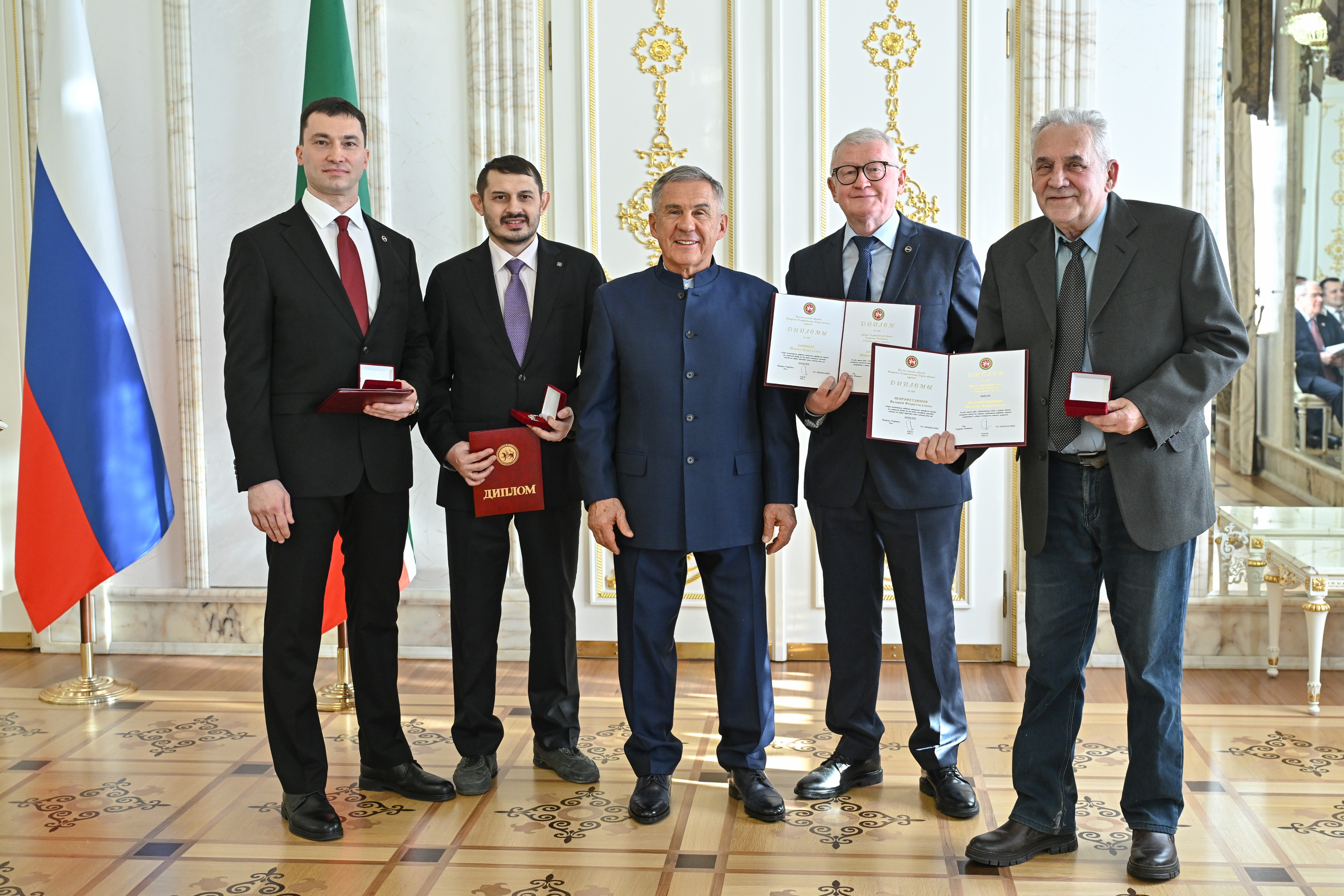 Состоялась торжественная церемония вручения Раисом Республики Татарстан Р.Н.Миннихановым Государственных премий Республики Татарстан в области науки и техники и государственных наград Состоялась торжественная церемония вручения Раисом Республики Татарстан Р.Н.Миннихановым Государственных премий Республики Татарстан в области науки и техники и государственных наград