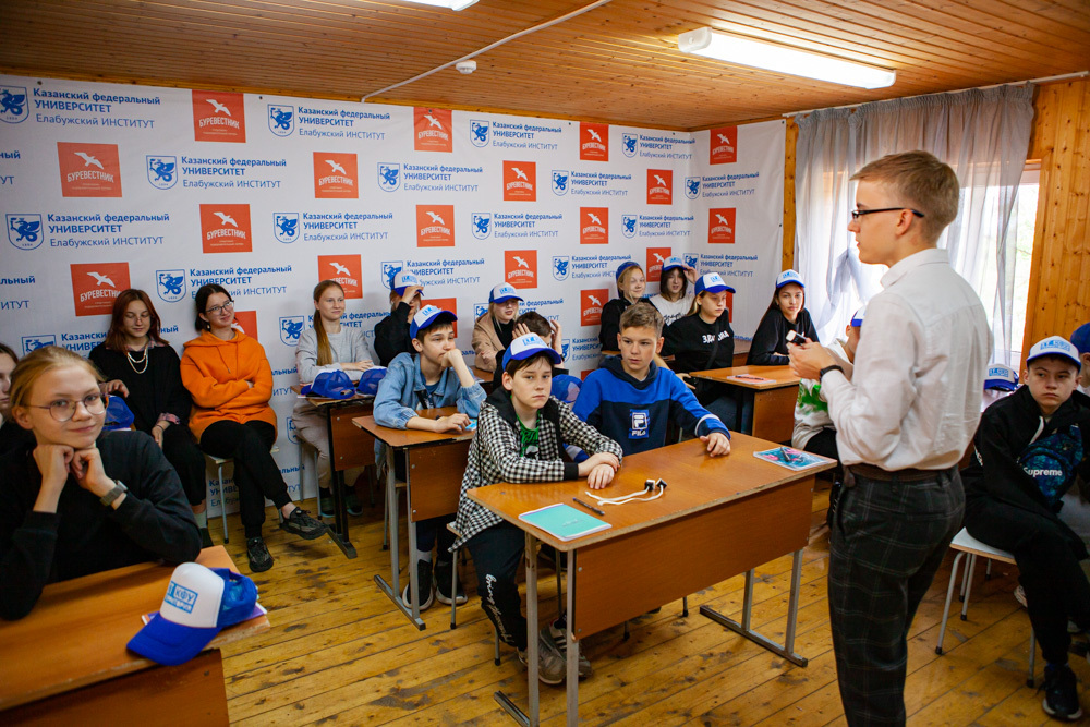 Проект проходил в СОЛ 'Буревестник' и объединил более 90 школьников со всей Республики Проект проходил в СОЛ 'Буревестник' и объединил более 90 школьников со всей Республики