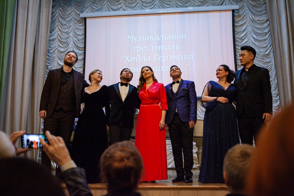 Фестиваль 'Хибла Герзмава приглашает...': подарок коллективу к 125-летию Елабужского института КФУ Фестиваль 'Хибла Герзмава приглашает...': подарок коллективу к 125-летию Елабужского института КФУ