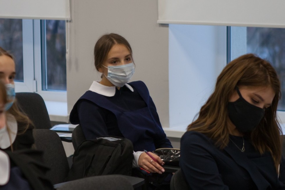 Екатерина Турилова прочла лекцию по теории вероятности для 'Университетской' школы Екатерина Турилова прочла лекцию по теории вероятности для 'Университетской' школы