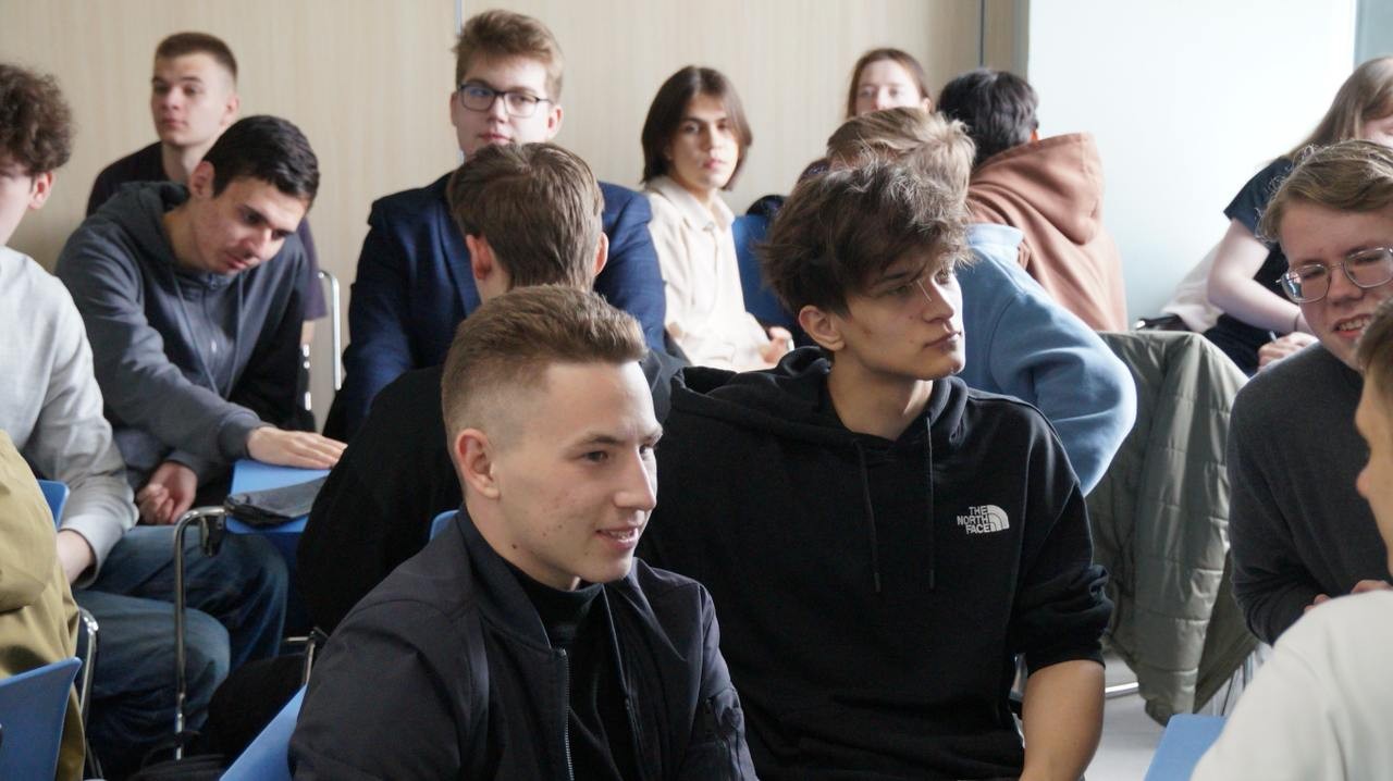 ����� ����� ����������� ����������� � �����������, ����������� ������ � ������� ������������� ����� � 1995 ����?