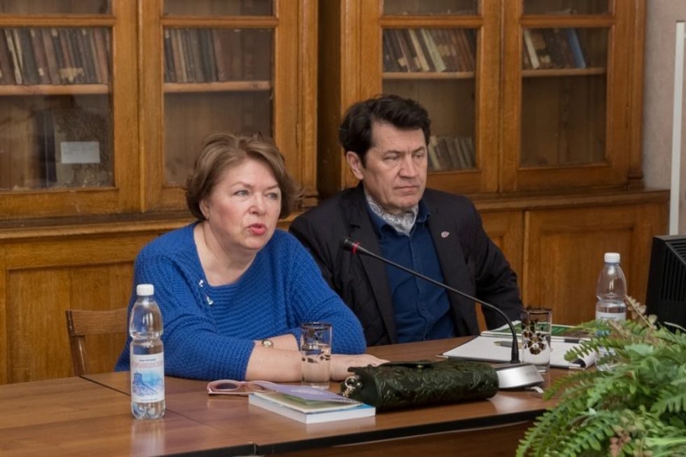 'Теория жива, пока работает на практике' 'Теория жива, пока работает на практике'