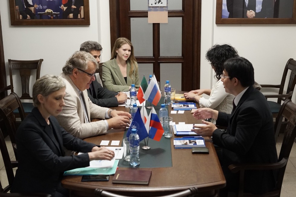 Kindai University representatives arrived to discuss future student exchange Kindai University representatives arrived to discuss future student exchange