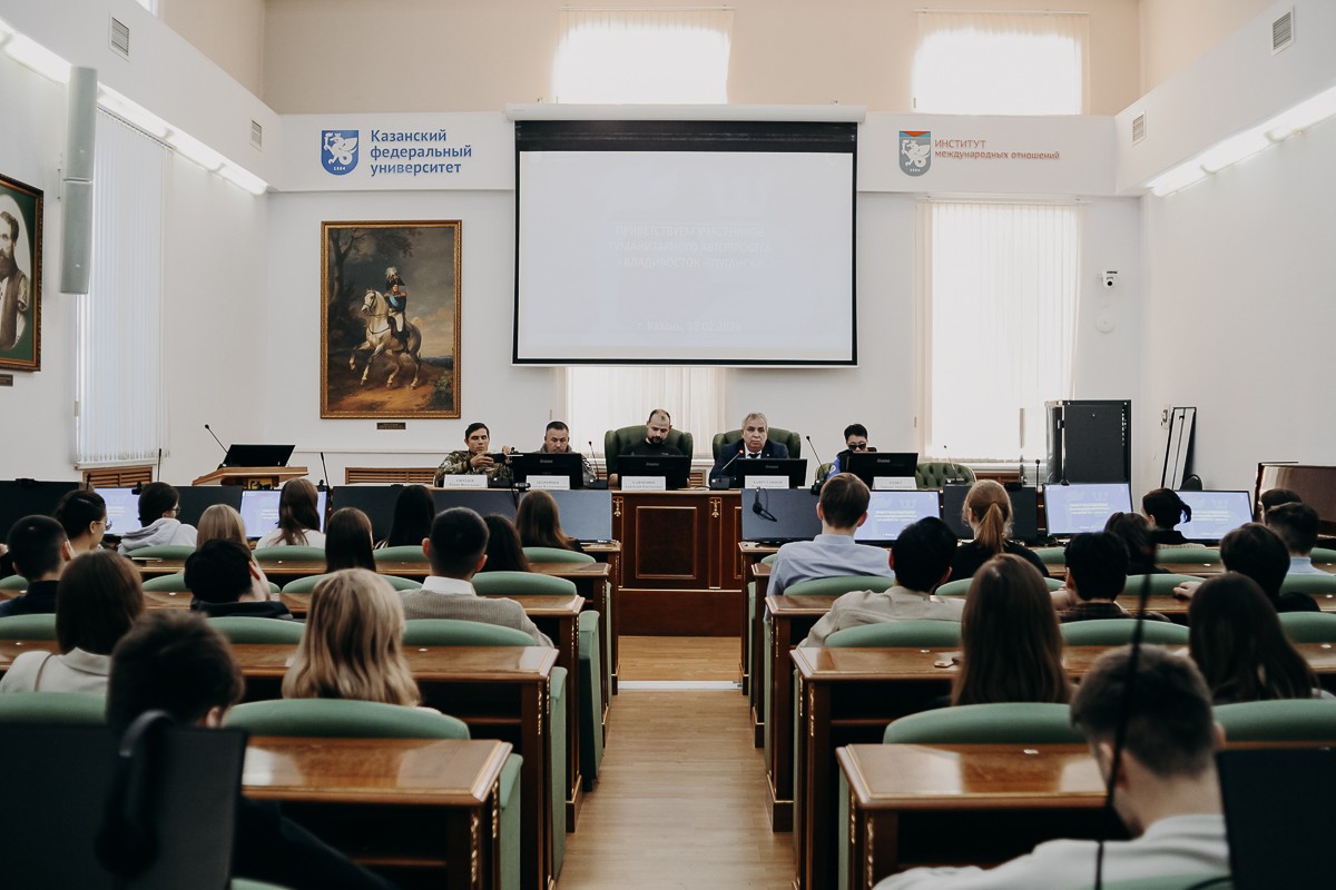 КФУ передал подарки для бойцов участникам гуманитарного автопробега 'Владивосток ? Луганск' КФУ передал подарки для бойцов участникам гуманитарного автопробега 'Владивосток ? Луганск'