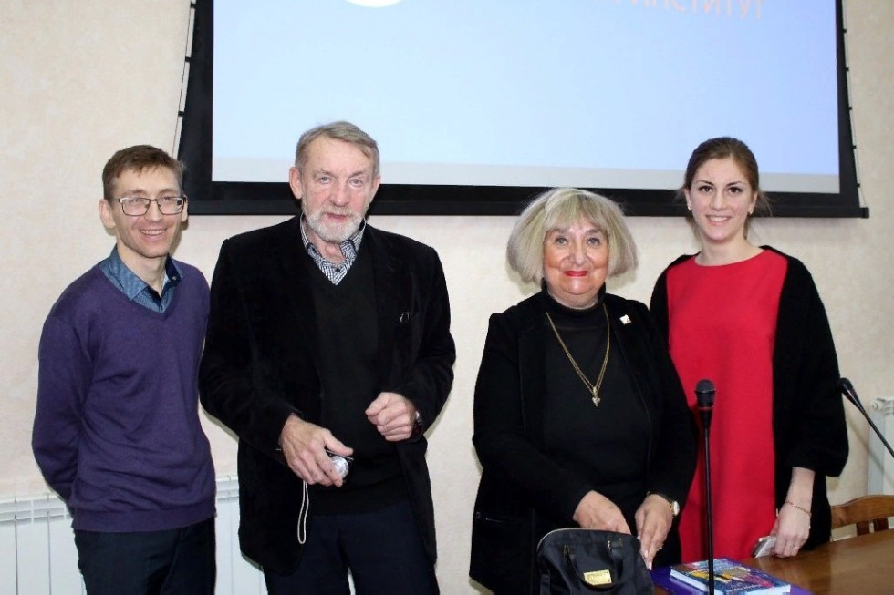 Антон Быков: 'Как я читал Толстого' Антон Быков: 'Как я читал Толстого'