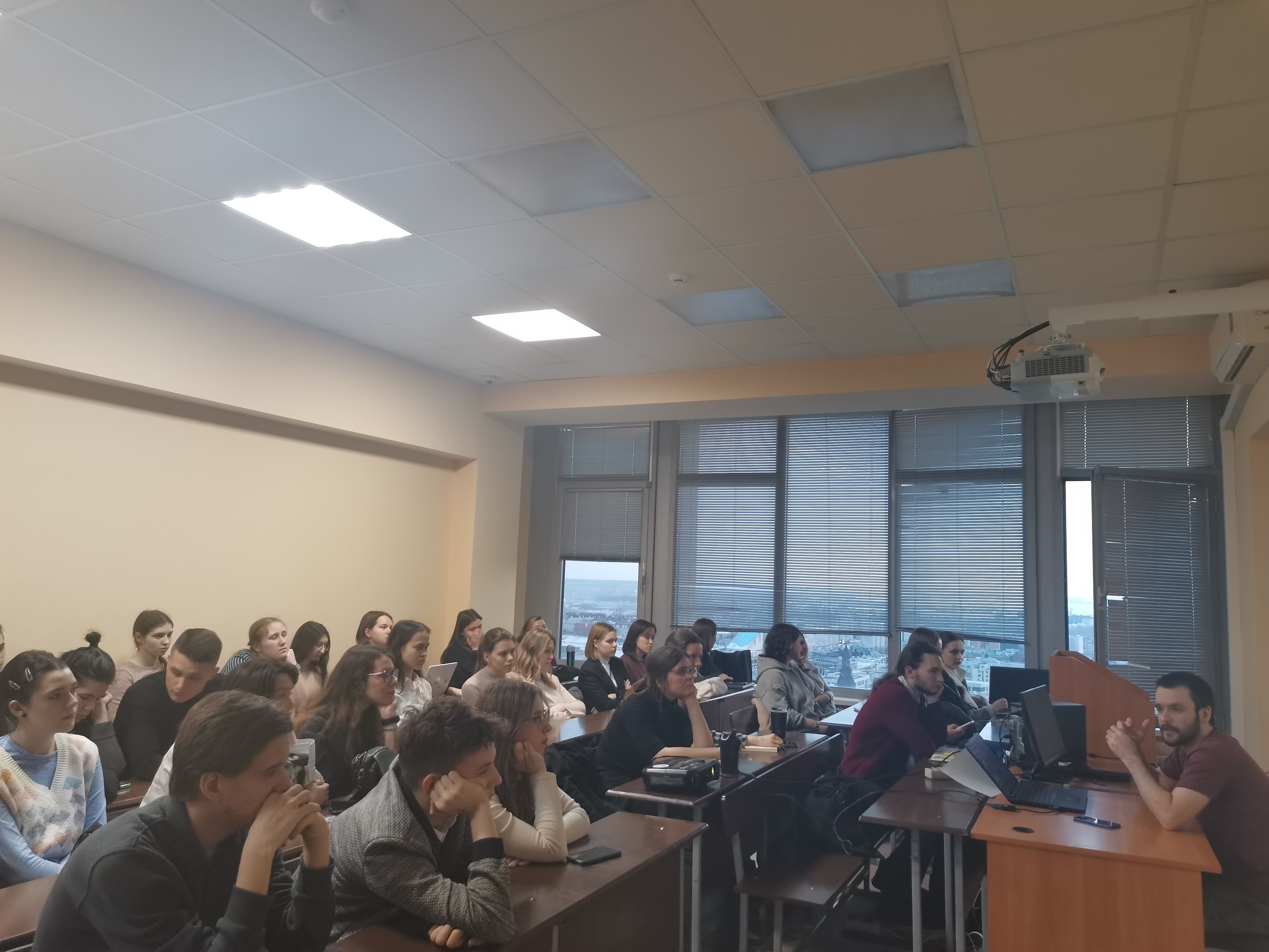 В Дискуссионном клубе 'На Кремлёвской' состоялась лекция по тёмной экологии В Дискуссионном клубе 'На Кремлёвской' состоялась лекция по тёмной экологии