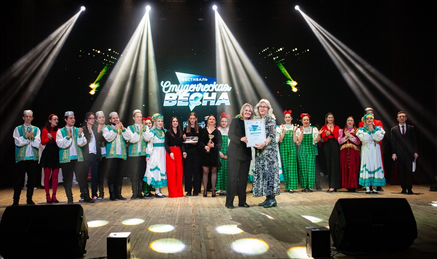 'Эффект Пушкина': техно-лиричная 'Студенческая весна' отзвенела в Елабужском институте КФУ 'Эффект Пушкина': техно-лиричная 'Студенческая весна' отзвенела в Елабужском институте КФУ