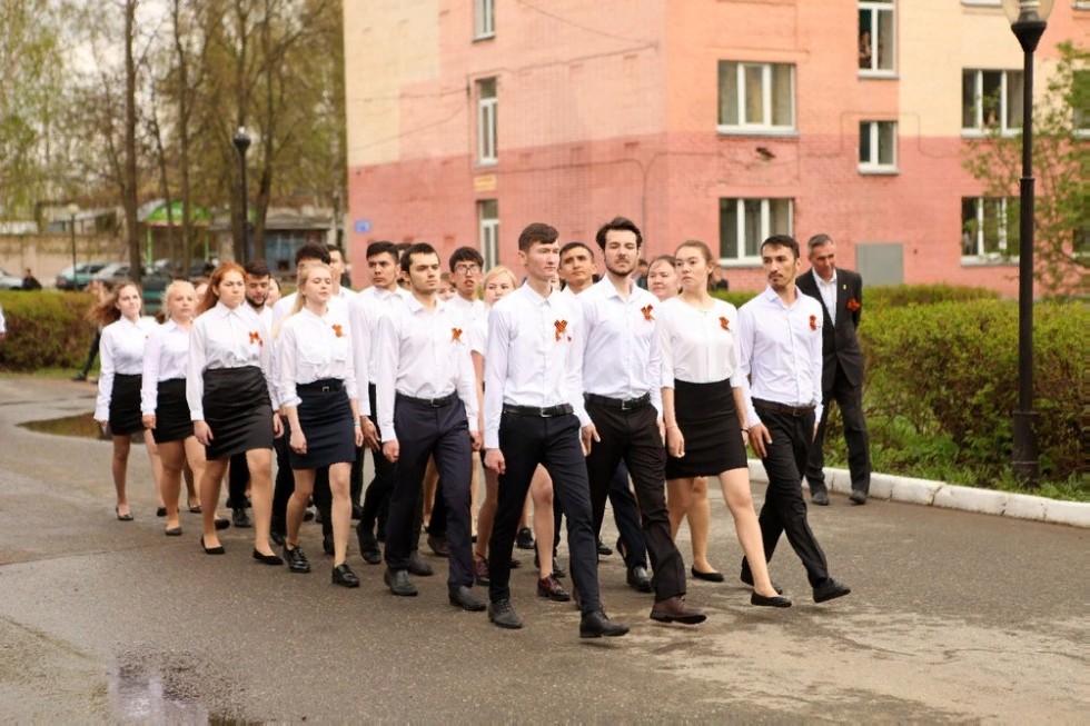 'Поклонимся великим тем годам': День Победы встретили в Елабужском институте КФУ 'Поклонимся великим тем годам': День Победы встретили в Елабужском институте КФУ