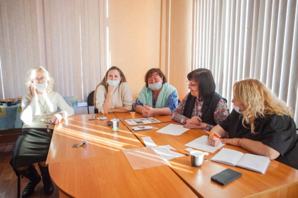 В Елабужском институте прошел квиз для преподавателей и сотрудников ЕИ КФУ и ОШ 'Университетская', посвященный Дню учителя В Елабужском институте прошел квиз для преподавателей и сотрудников ЕИ КФУ и ОШ 'Университетская', посвященный Дню учителя