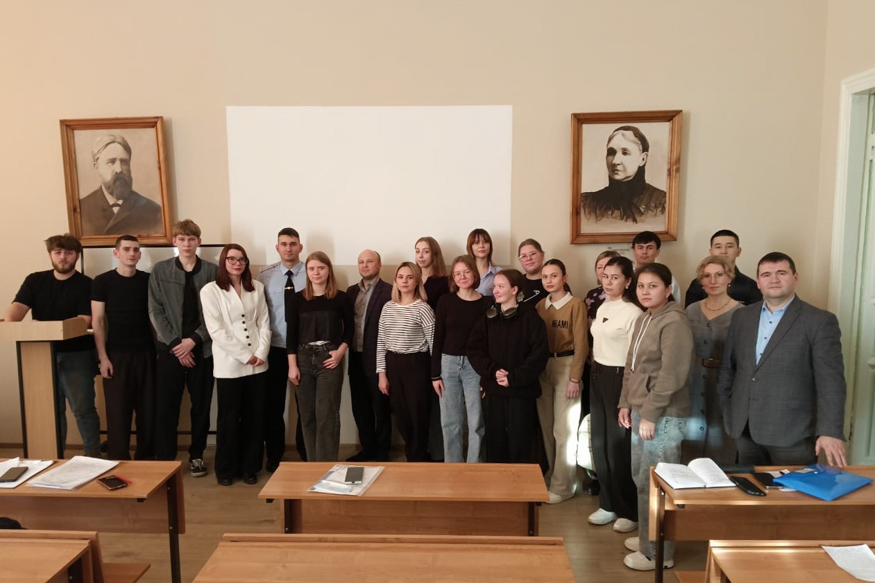 В Елабужском институте КФУ прошла конференция 'Мир эпохи неопределенности' В Елабужском институте КФУ прошла конференция 'Мир эпохи неопределенности'