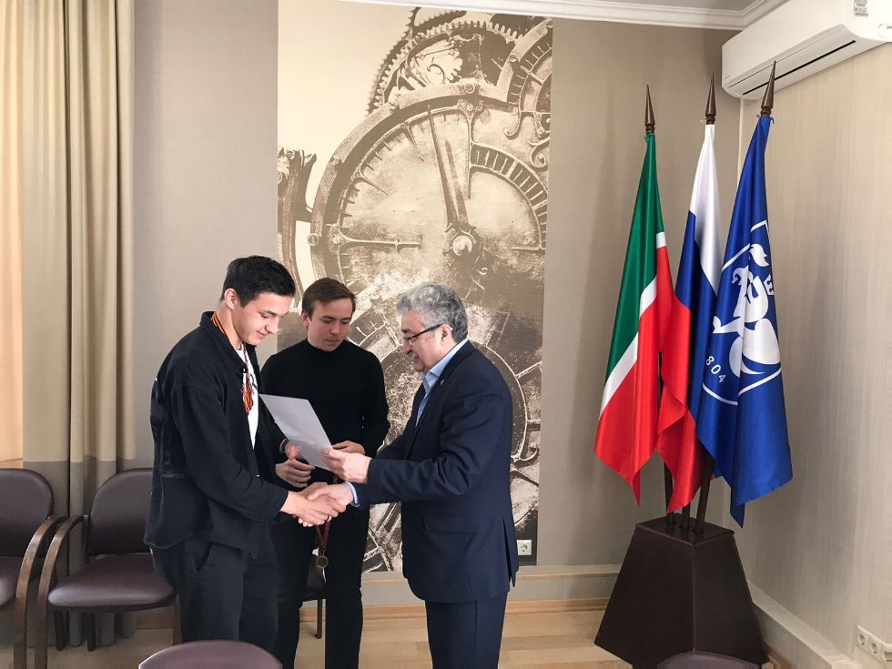 ���������� �������� ����� 1 ����� � ���������-�������������� ���� 