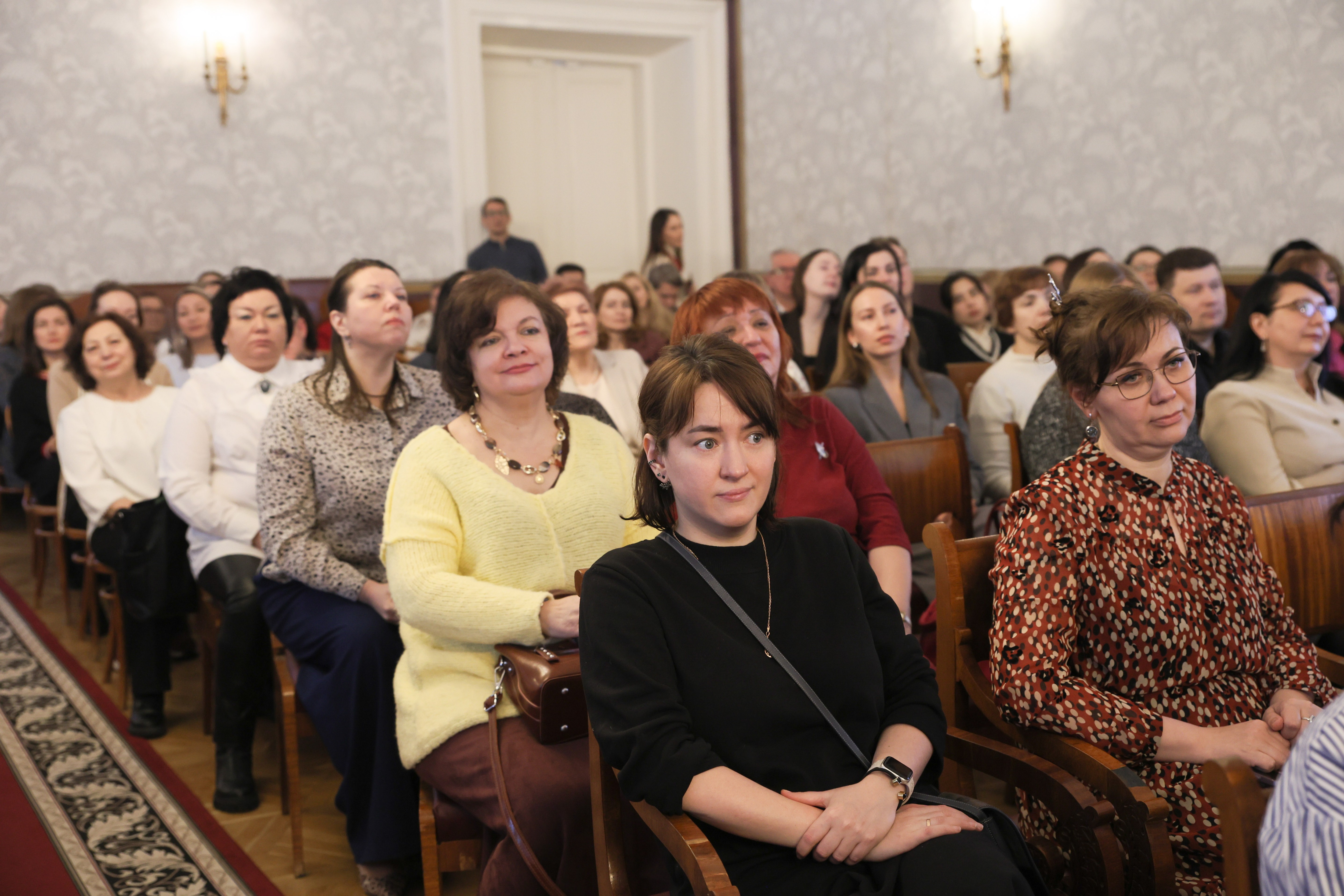 Ректор КФУ Ленар Сафин: 'Женщины приносят в этот мир гармонию, нежность, красоту и самое сильное, чистое, бескорыстное чувство ? безусловную материнскую любовь' Ректор КФУ Ленар Сафин: 'Женщины приносят в этот мир гармонию, нежность, красоту и самое сильное, чистое, бескорыстное чувство ? безусловную материнскую любовь'