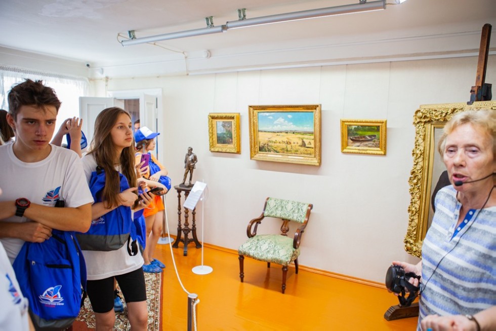 Университетская смена продолжает знакомиться с Елабугой Университетская смена продолжает знакомиться с Елабугой