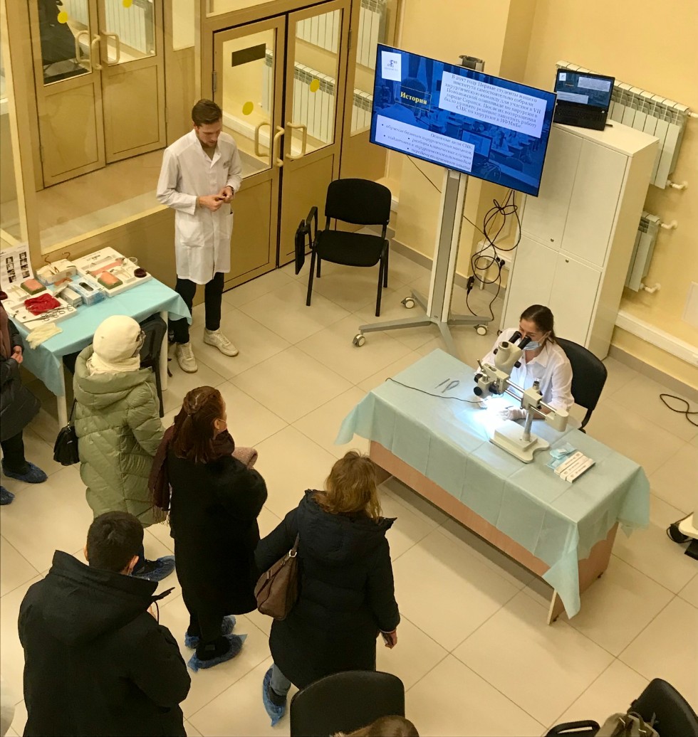 ����������