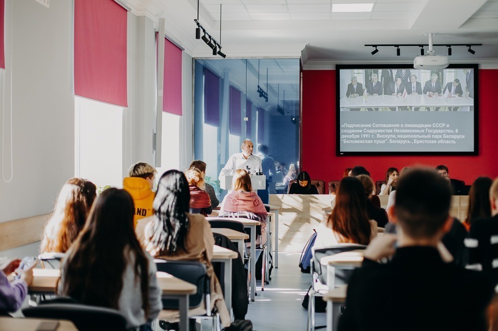 В ИМО прошло мероприятие, посвященное 30-летию СНГ В ИМО прошло мероприятие, посвященное 30-летию СНГ