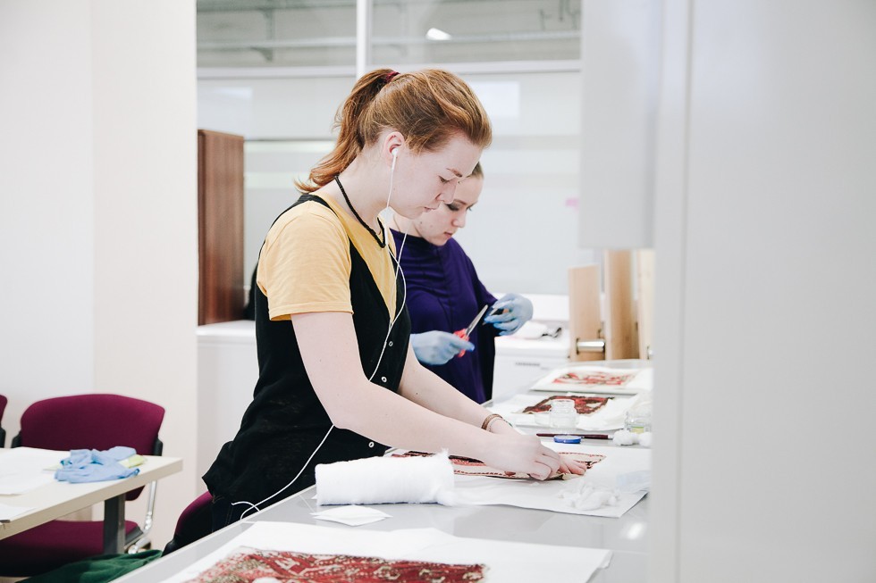 Магистры КФУ проходят обучение под руководством лучших реставраторов России Магистры КФУ проходят обучение под руководством лучших реставраторов России