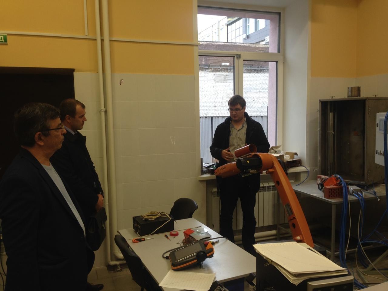 Делегация Казанского государственного казенного порохового завода посетила Инженерный институт КФУ Делегация Казанского государственного казенного порохового завода посетила Инженерный институт КФУ