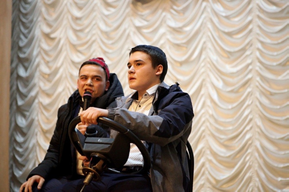 'Мы все здесь собрались, как на одной картине' 'Мы все здесь собрались, как на одной картине'