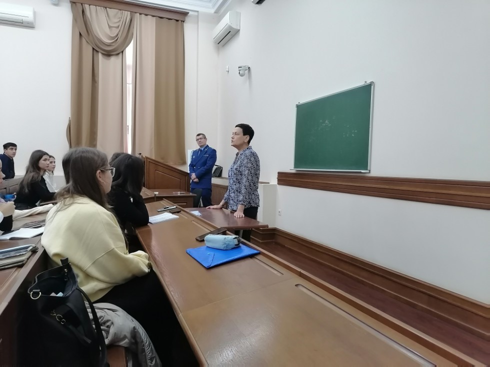 19 и 24 октября 2022 года Центр практик Юридического факультета КФУ организовал встречу представителей Прокуратуры РТ со студентами первого курса в рамках курса 'Введение в специальность'. 19 и 24 октября 2022 года Центр практик Юридического факультета КФУ организовал встречу представителей Прокуратуры РТ со студентами первого курса в рамках курса 'Введение в специальность'.