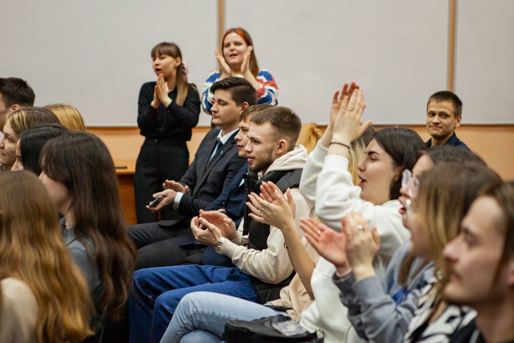 Острый юмор и невероятная харизма: конкурс СТЭМов в Елабужском институте КФУ Острый юмор и невероятная харизма: конкурс СТЭМов в Елабужском институте КФУ