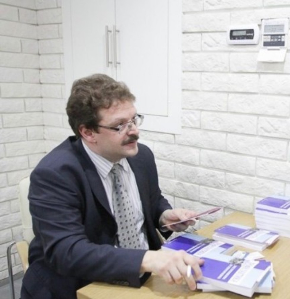 Членом Общественной палаты Республики Татарстан избран Большаков Андрей Георгиевич, доктор политических наук, профессор, заведующий кафедрой конфликтологии ИСФН Членом Общественной палаты Республики Татарстан избран Большаков Андрей Георгиевич, доктор политических наук, профессор, заведующий кафедрой конфликтологии ИСФН