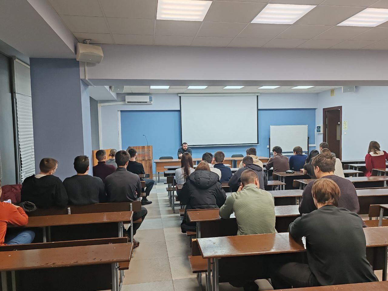 Дискуссионный студенческий научный кружок ИСФНиМК Дискуссионный студенческий научный кружок ИСФНиМК