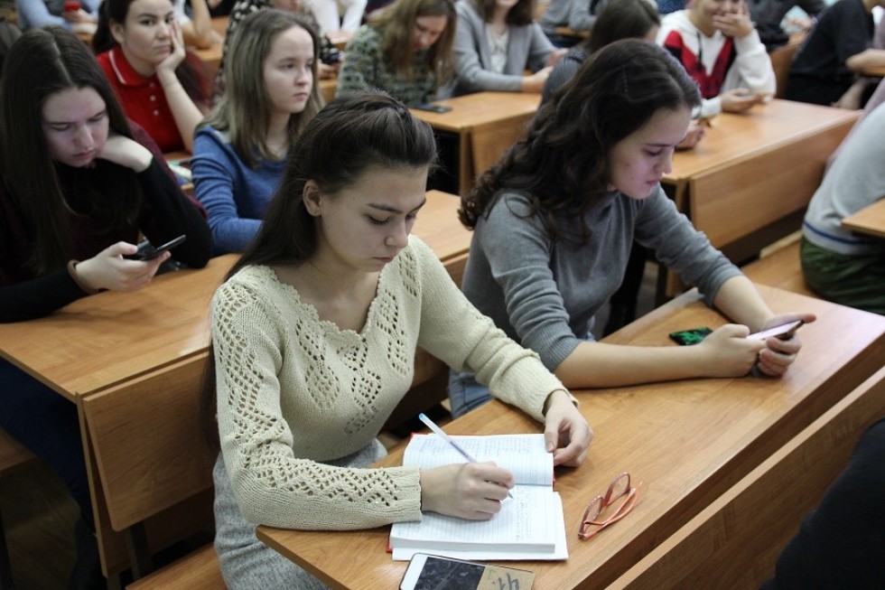 В рамках всероссийской акции 'Стоп ВИЧ/СПИД' в Елабужском институте КФУ прошла череда мероприятий В рамках всероссийской акции 'Стоп ВИЧ/СПИД' в Елабужском институте КФУ прошла череда мероприятий