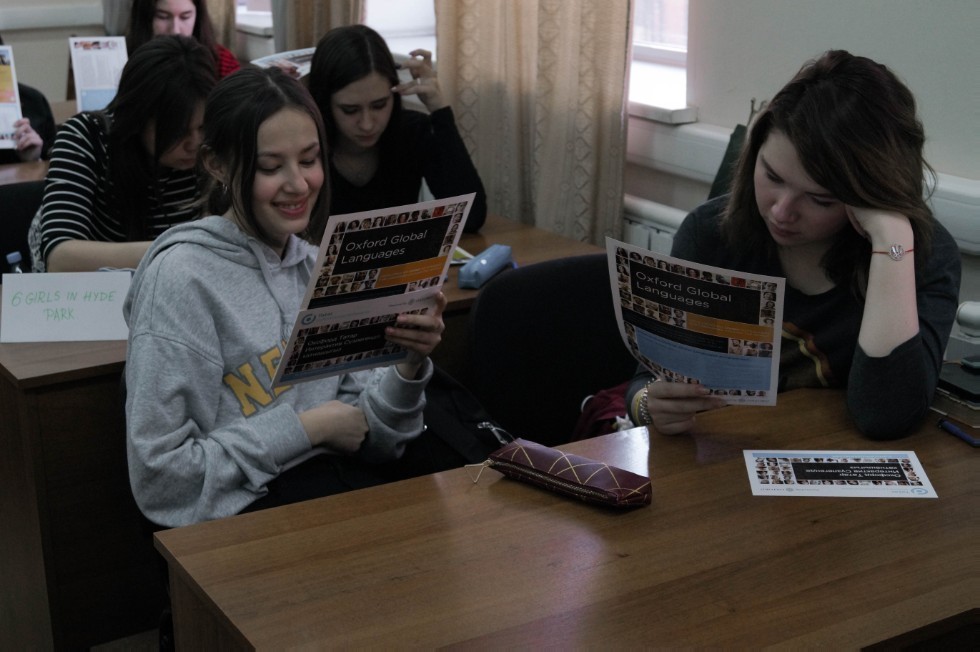 Over 40 first-year students of the Department of Romance and Germanic Philology (groups 802 and 803) took part in a quiz 