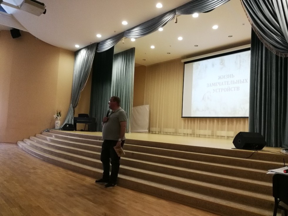 Ученый КФУ провел лекцию для школьников в 179 средней школе Ученый КФУ провел лекцию для школьников в 179 средней школе