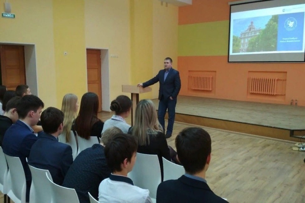 Знакомство со школьниками продолжается Знакомство со школьниками продолжается