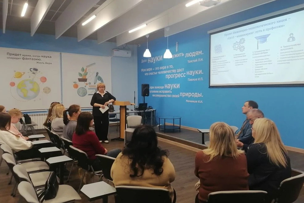 В Елабужском институте КФУ обсудили перспективы открытия инженерных классов для школьников В Елабужском институте КФУ обсудили перспективы открытия инженерных классов для школьников