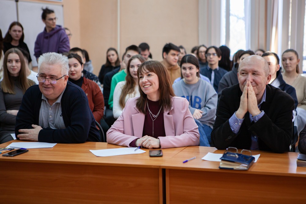 'Студенческая весна' стартовала с научного стендапа в Елабужском институте КФУ 'Студенческая весна' стартовала с научного стендапа в Елабужском институте КФУ