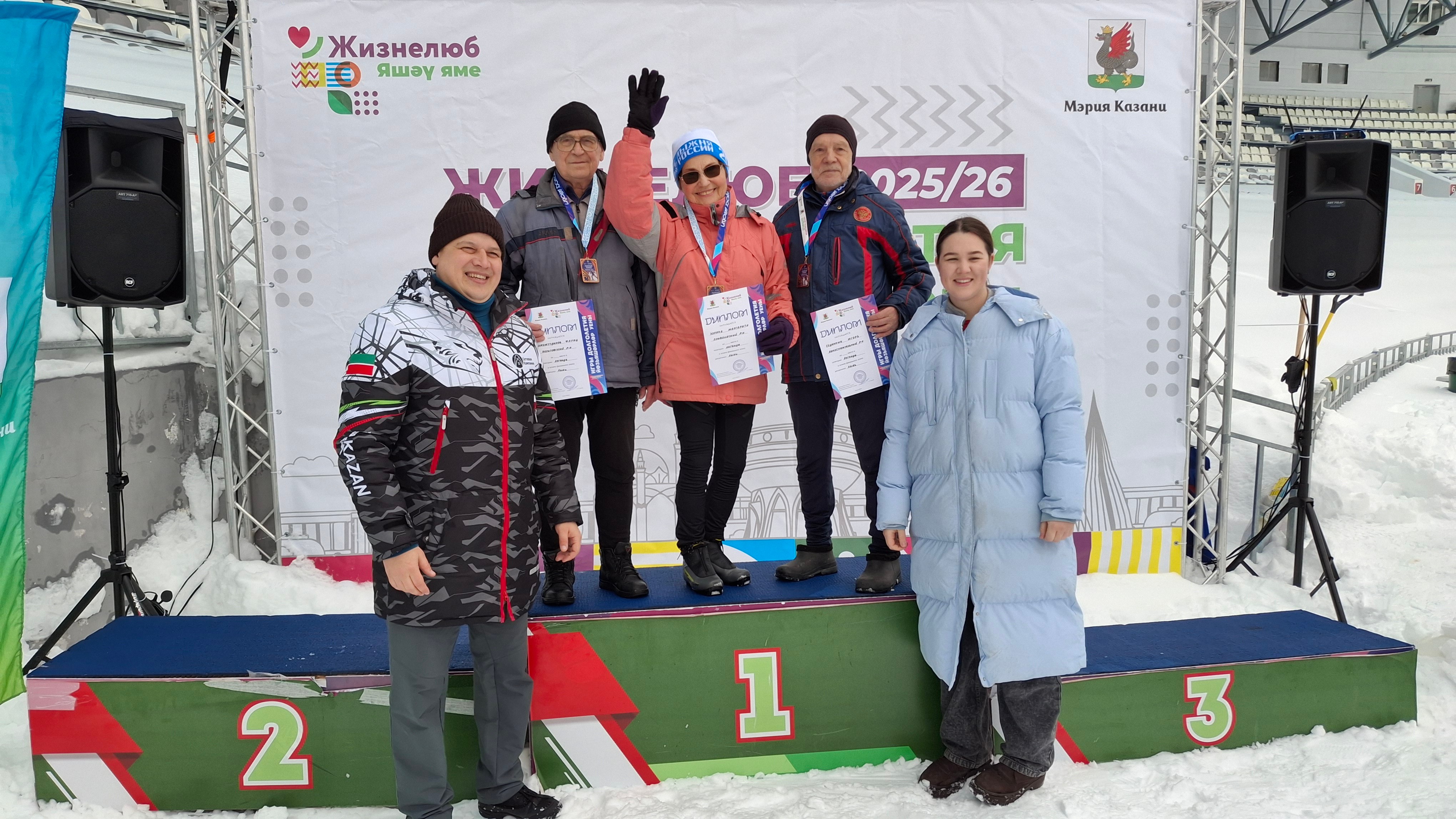 Ветеран КФУ награжден медалью и дипломом 'Легенда игр' Ветеран КФУ награжден медалью и дипломом 'Легенда игр'