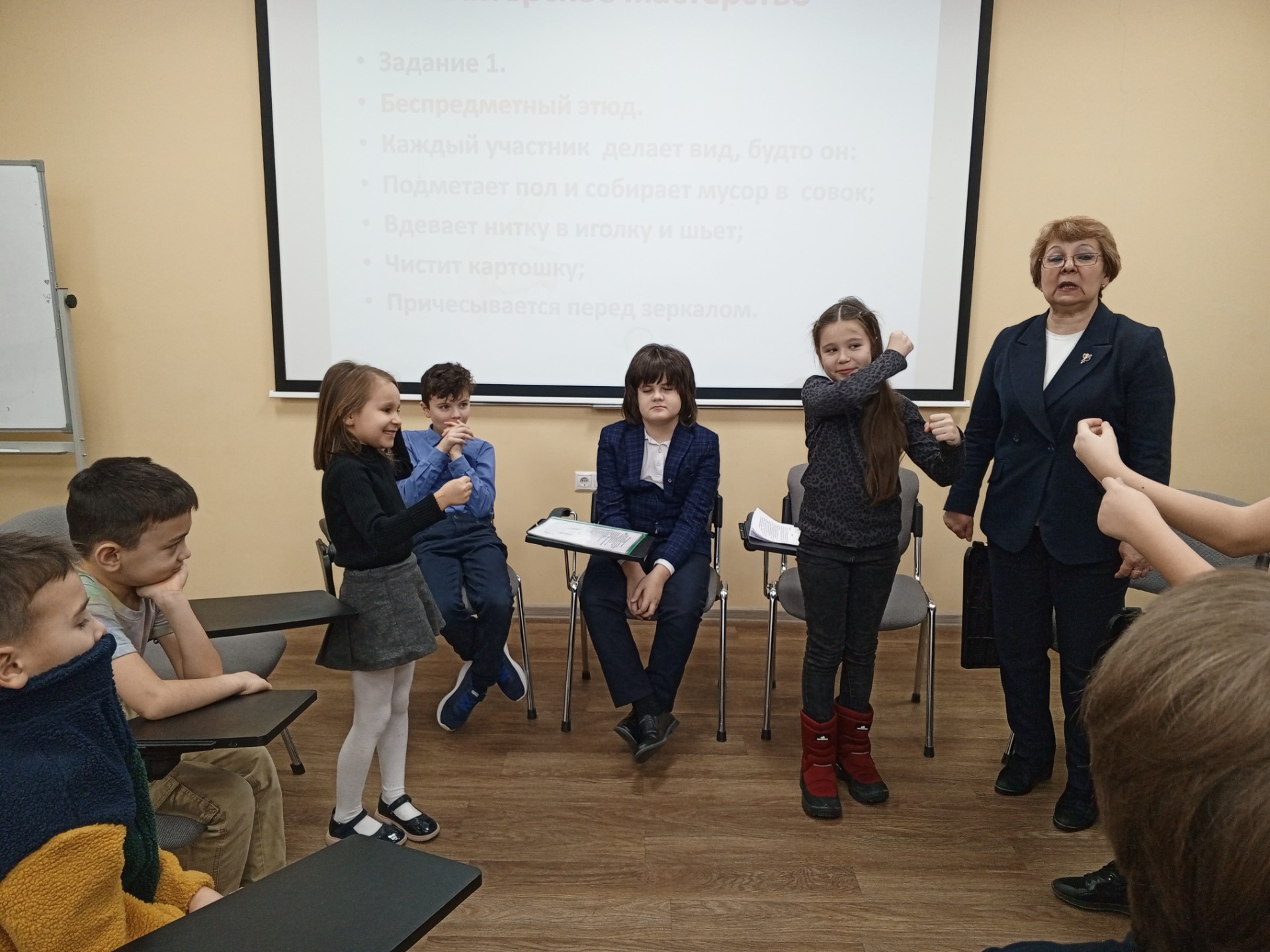 Развивающие занятия в детском театре КФУ 'Радуга' Развивающие занятия в детском театре КФУ 'Радуга'