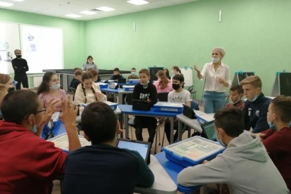 Робот за час: знакомство с робототехникой в ДНК Робот за час: знакомство с робототехникой в ДНК