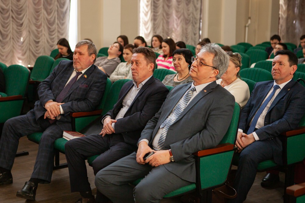 В Елабужском институте прошла литературная встреча с членами Союза писателей Республики Татарстан В Елабужском институте прошла литературная встреча с членами Союза писателей Республики Татарстан