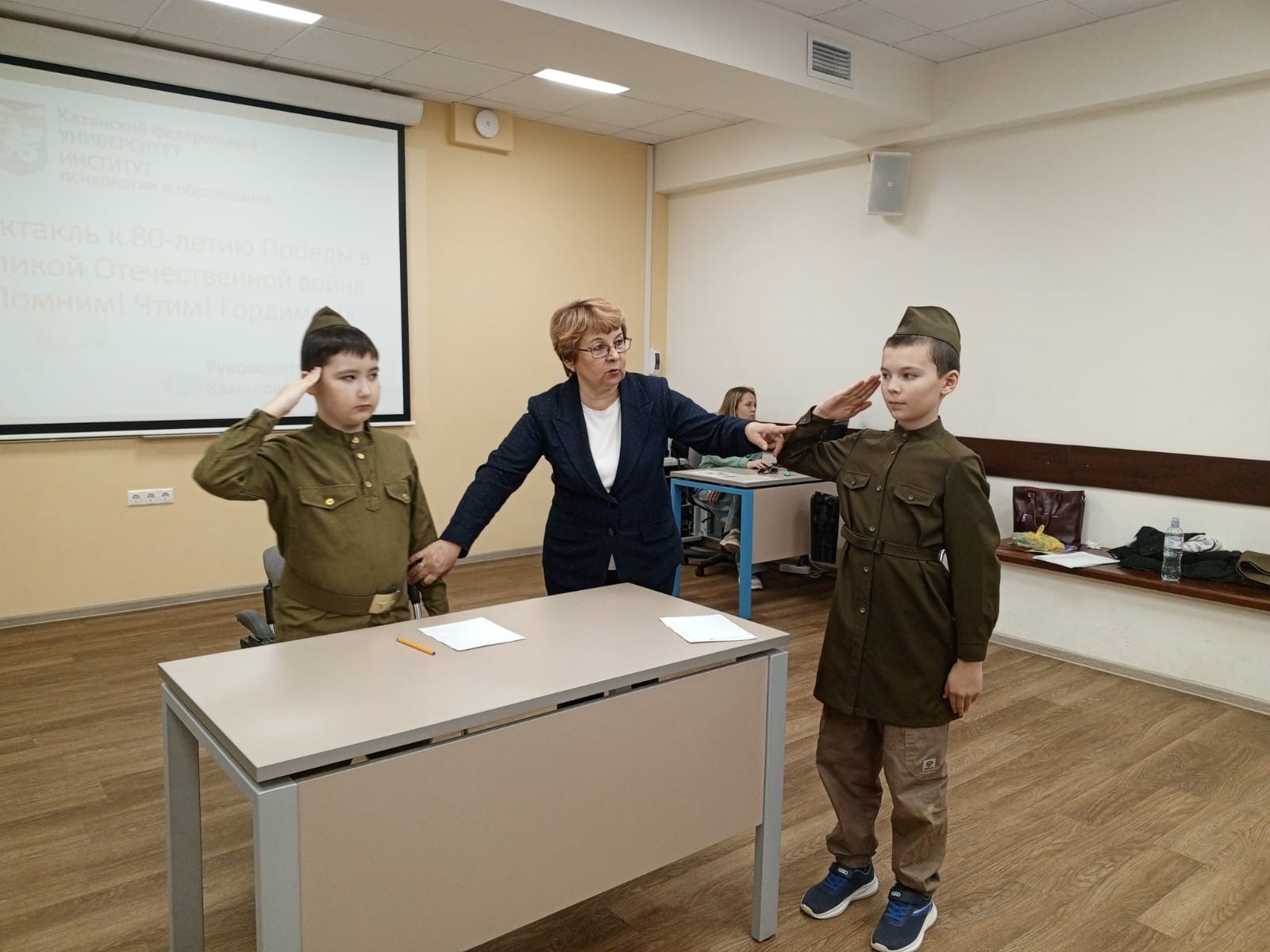 В детском театре Казанского федерального университета 'Радуга' проходят репетиции спектакля о Великой Отечественной войне В детском театре Казанского федерального университета 'Радуга' проходят репетиции спектакля о Великой Отечественной войне