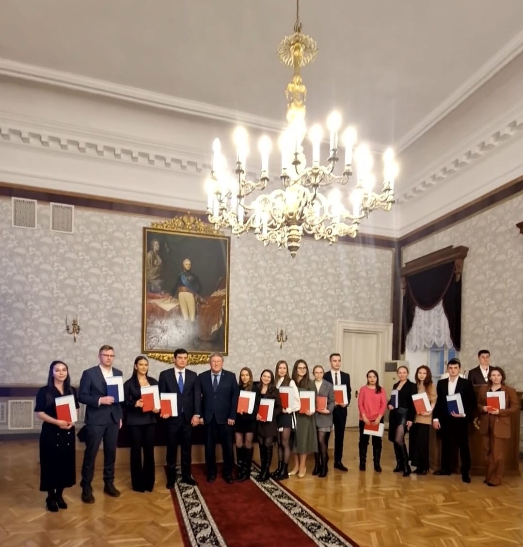 Вручение дипломов магистрам Вручение дипломов магистрам