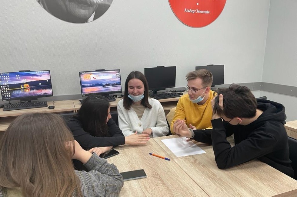 Студенты направления 'Прикладная информатика' Елабужского института приняли участие в интерактивной командной игре 'Безопасный интернет' Студенты направления 'Прикладная информатика' Елабужского института приняли участие в интерактивной командной игре 'Безопасный интернет'