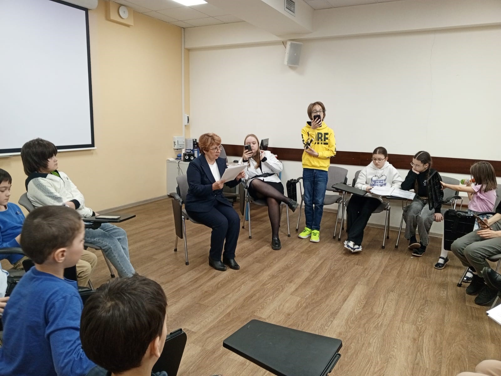 Репетиция спектакля в детском театре КФУ 'Радуга'. посвященного 80-летию Великой Победы, Году Защитника Отечества в Российской Федерации, Дню Победы 9 Мая, 220-летию Казанского университета Репетиция спектакля в детском театре КФУ 'Радуга'. посвященного 80-летию Великой Победы, Году Защитника Отечества в Российской Федерации, Дню Победы 9 Мая, 220-летию Казанского университета