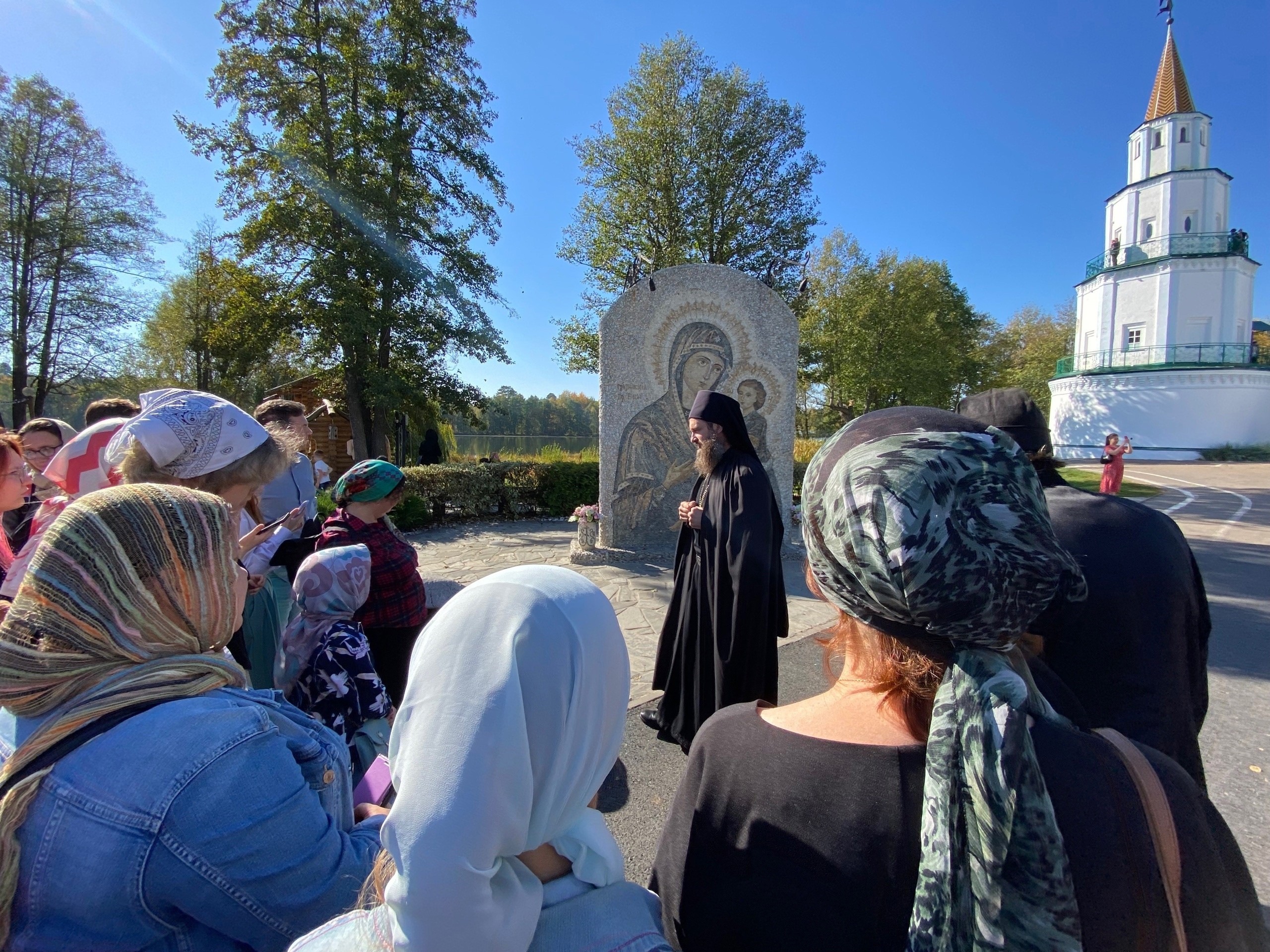 Преподаватели и студенты кафедры религиоведения посетили Раифский Богородицкий мужской монастырь Преподаватели и студенты кафедры религиоведения посетили Раифский Богородицкий мужской монастырь