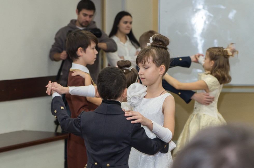 В детском театре КФУ 'Радуга' прошла премьера спектакля 'Россия мне раскрылась в тебе, Казанский университет!' В детском театре КФУ 'Радуга' прошла премьера спектакля 'Россия мне раскрылась в тебе, Казанский университет!'