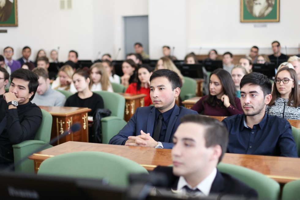 Netherlands Ambassador Renée Jones-Bos met with students at the Institute of International Relations