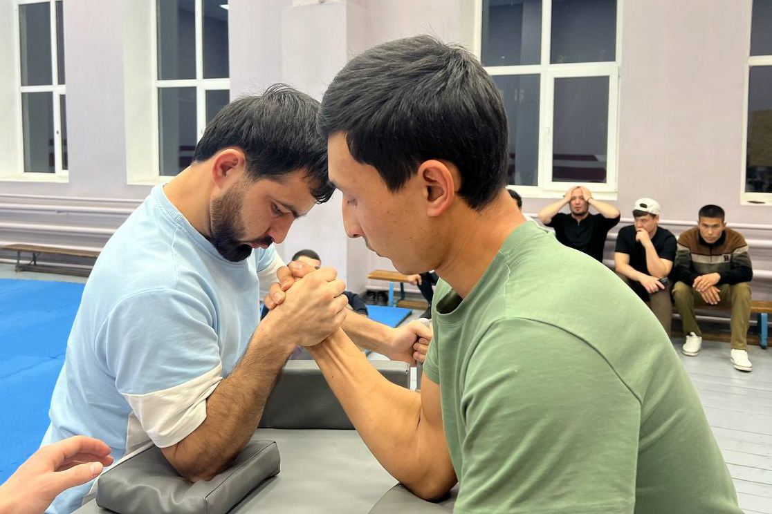 Сильнейших в армрестлинге выявили в Елабужском институте КФУ Сильнейших в армрестлинге выявили в Елабужском институте КФУ